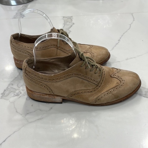 Steve Madden Vintaged /Aged Oxford Tan.‎ Size 9.5 - Picture 3 of 13